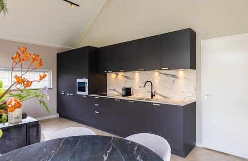 Oirschot House | Beautiful lodge with a nice terrace