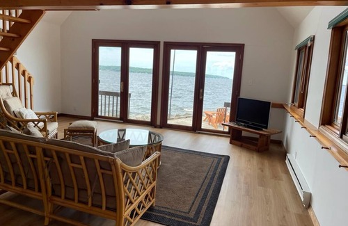 Tay Cottage | Beautiful Loft on the Lake