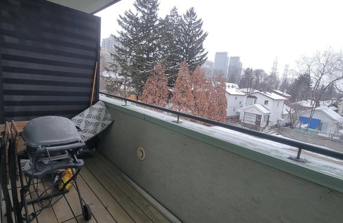 Willowdale Apartment | Beautiful loft right by the subway