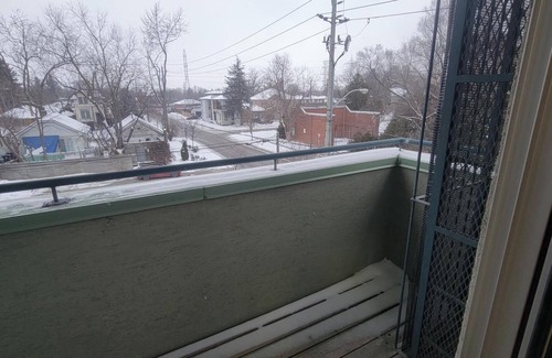 Willowdale Apartment | Beautiful loft right by the subway