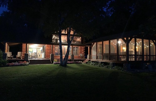 Grenville Cabin | Beautiful Log Cabin at Pickerel Lake South Dakota