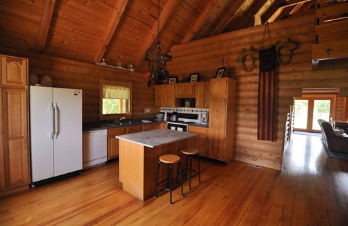 Sullivan Cabin | Beautiful Log Cabin above Lake Shelbyville