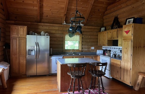 Sullivan Cabin | Beautiful Log Cabin above Lake Shelbyville