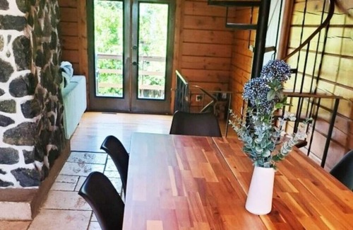 Stirling Cabin | Beautiful log cabin escape - with hot tub & pool