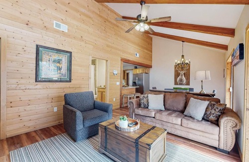 Ruidoso Cabin | Beautiful log cabin high above the Rio Ruidoso River. The Log & Order Cabin.