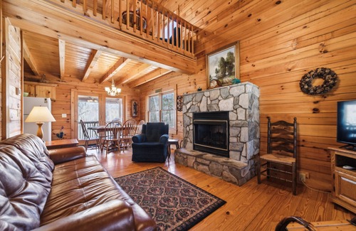 Lake Lure Cabin | Beautiful Log Cabin In the Lake Lure~ close to Mirror Lake ~ WiFi