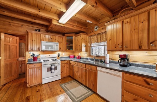 Lake Lure Cabin | Beautiful Log Cabin In the Lake Lure~ close to Mirror Lake ~ WiFi