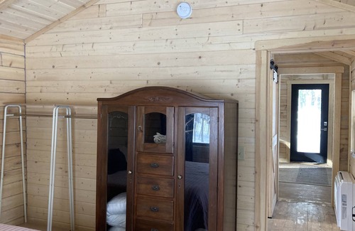 Frazee Cabin | Beautiful Log Cabin in Wooded lot on Little Toad Lake