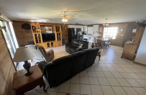 Bartow House | Beautiful log cabin on private lake