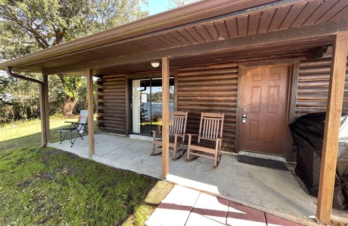 Bartow House | Beautiful log cabin on private lake