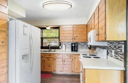 Alanson House | Beautiful Log Cabin on the River with Hot Tub
