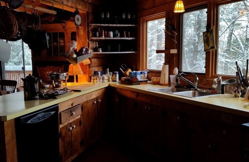 Sutton House | Beautiful Log Cabin Overlooking Blaisdell Lake! Sleeps 12, Private Beach