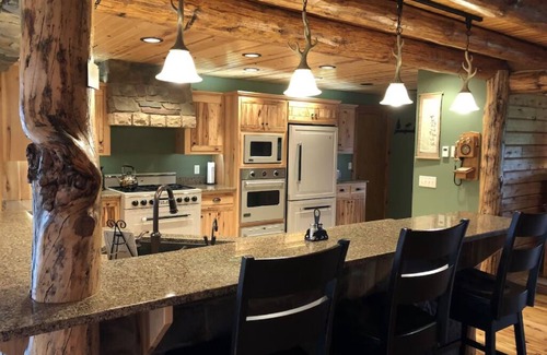 Dundee Cabin | Beautiful Log Cabin nestled in the woods of Amish Country. Relax in our hot tub!