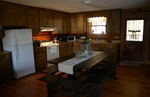 Leesville House | Beautiful Log Cabin with Private Dock and Boat Ramp