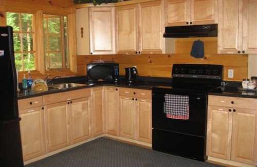 North Frontenac House | Beautiful Log Home on Quiet Private Lake