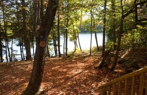 North Frontenac House | Beautiful Log Home on Quiet Private Lake