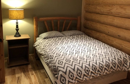 Saskatchewan House | Beautiful Log Home in private setting