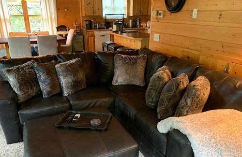 Garrison Cabin | Beautiful Log Home on Golf Course, minutes from Lake Mille Lacs and Grand Casino