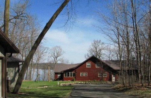 Perham House | Beautiful log home, with impressive view on Big Pine Lake near Perham, MN.
