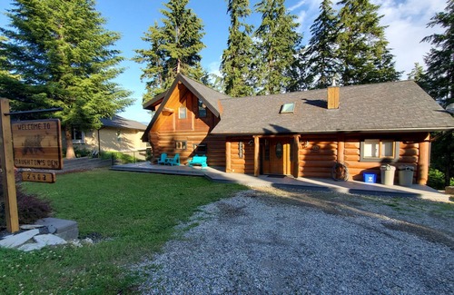 Blind Bay Cabin | Beautiful Log House in the Shuswap-Sorrento, BC