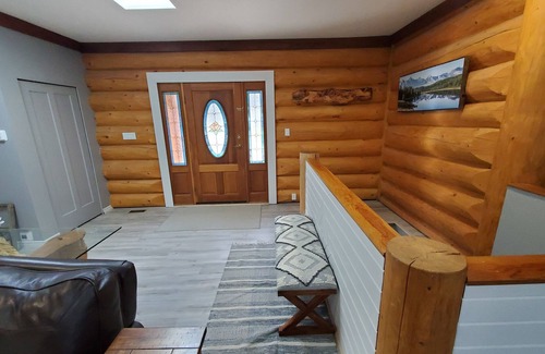 Blind Bay Cabin | Beautiful Log House in the Shuswap-Sorrento, BC