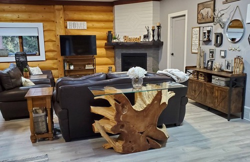 Blind Bay Cabin | Beautiful Log House in the Shuswap-Sorrento, BC
