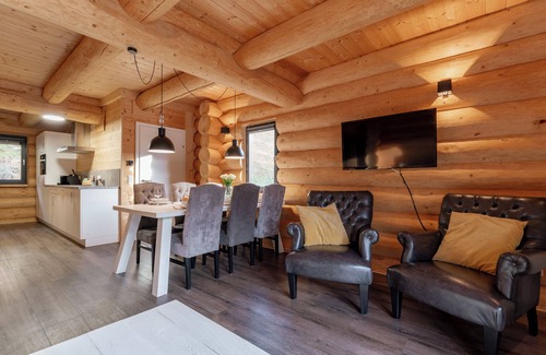 Jenig Ski Chalet | Beautiful log house near top ski resort