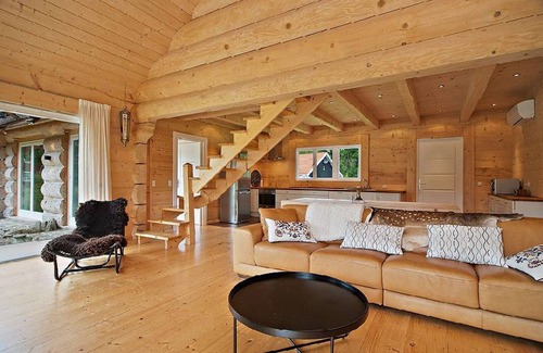 Vaxtorp Cabin | Beautiful log house. sauna and annex. big garden. close to nature. Pet friendly.