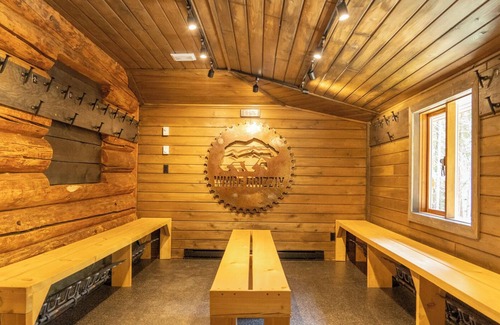 Meadow Creek Cabin | Beautiful log lodge just off the highway, perfect for big group getaways
