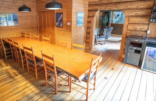 Meadow Creek Cabin | Beautiful log lodge just off the highway, perfect for big group getaways