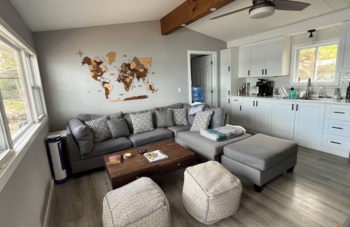 Frontenac Cottage | Beautiful Loughborough Lake, 30 mins from Kingston, Sunsets to dream of.