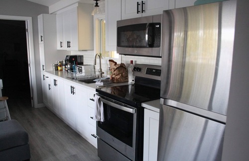 Frontenac Cottage | Beautiful Loughborough Lake, 30 mins from Kingston, Sunsets to dream of.