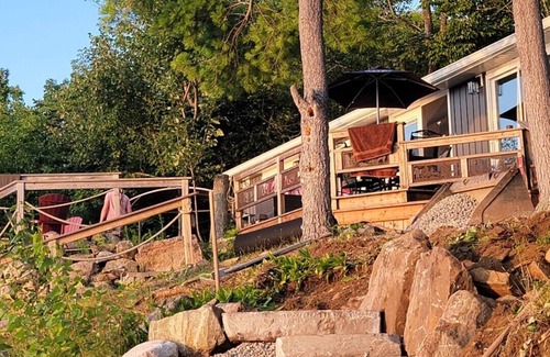 Frontenac Cottage | Beautiful Loughborough Lake, 30 mins from Kingston, Sunsets to dream of.