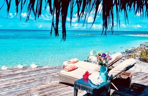 William's Town House | Beautiful Lt. Exuma Oceanfront 4 bed/4.5 Bath House with Pool/Hot tub/Sleeps10