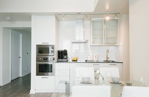 Toronto Entertainment District Apartment | Beautiful Luxurious Modern Condo