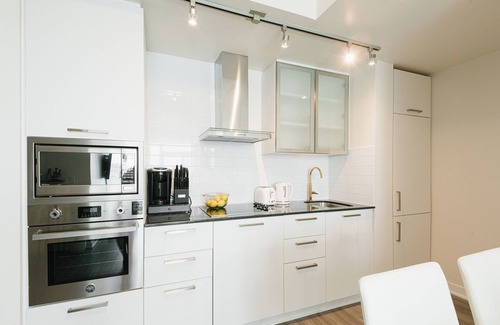 Toronto Entertainment District Apartment | Beautiful Luxurious Modern Condo