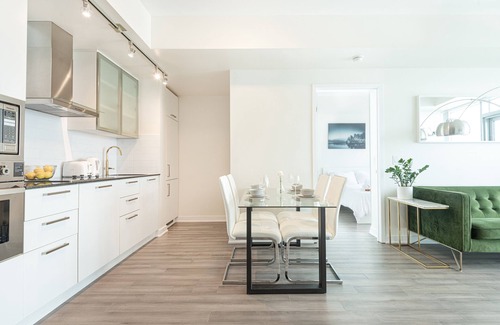 Toronto Entertainment District Apartment | Beautiful Luxurious Modern Condo