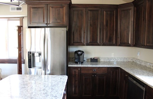 Mammoth Creek Cabin | BEAUTIFUL LUXURY CABIN ON 5 ACRES WITH MAGNIFICENT VIEWS AND AIR CONDITIONING