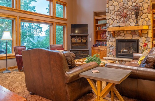 St Croix Falls House | Beautiful luxury lake home with a spacious craft room with 10 work stations!