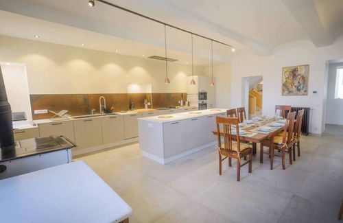 Etoile-sur-Rhone House | Beautiful mansion with large garden