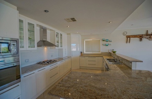 Wallaroo House | Beautiful marina property with own pontoon