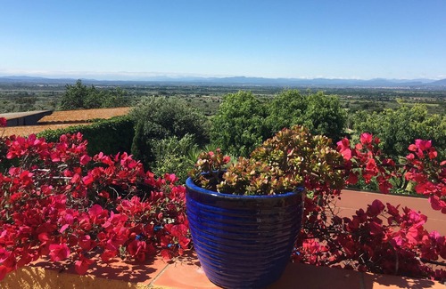 Palau-Saverdera Villa | Beautiful Masia with stunning views and a large private pool