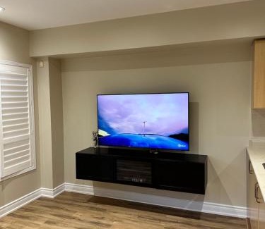 East Credit House | Beautiful Master bedroom unit with private washroom