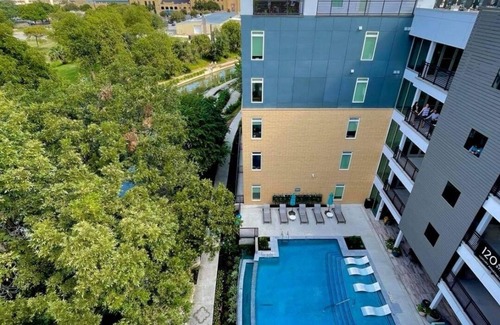 Downtown San Antonio Apartment | Beautiful Modern 1-Bedroom 1-Bath Apartment- On the Riverwalk