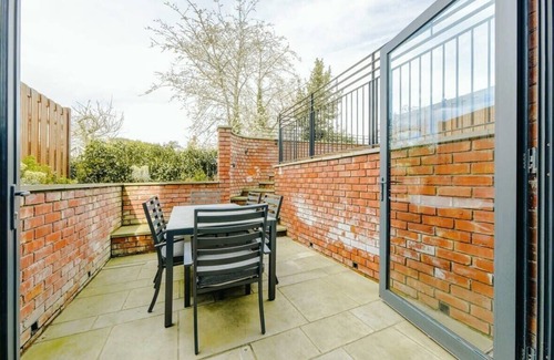 Cotham Apartment | Beautiful Modern 2 Bed Apartment in Great Location in Bristol!