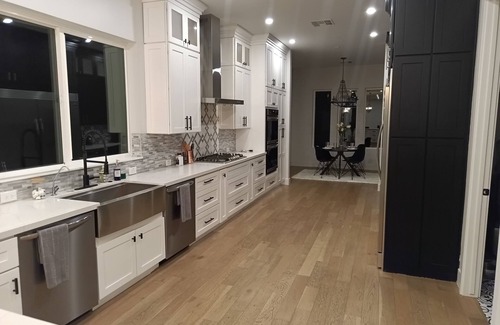 Avant House | Beautiful Modern 5 BR house, pool, sand volleyball court near Kierland & Quarter