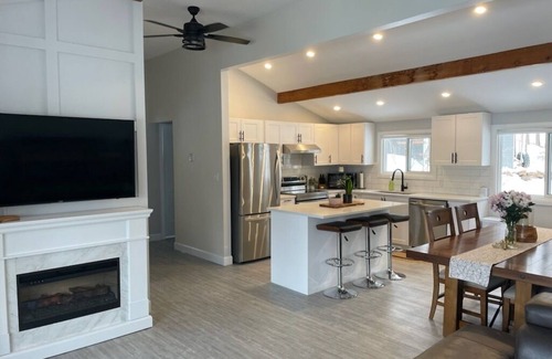 Frontenac Cottage | Beautiful modern cottage on Cranberry Lake