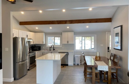 Frontenac Cottage | Beautiful modern cottage on Cranberry Lake
