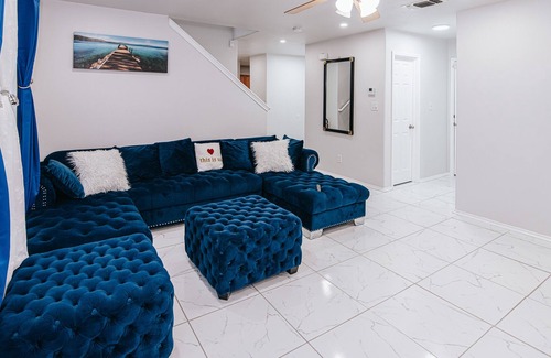 Heritage House | Beautiful Modern House SeaWorld Lackland Game Room