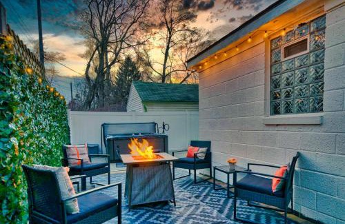 Ferndale House | Beautiful Modern home with all year use HOT TUB, Pool table, Game room, & Propane fire pit!